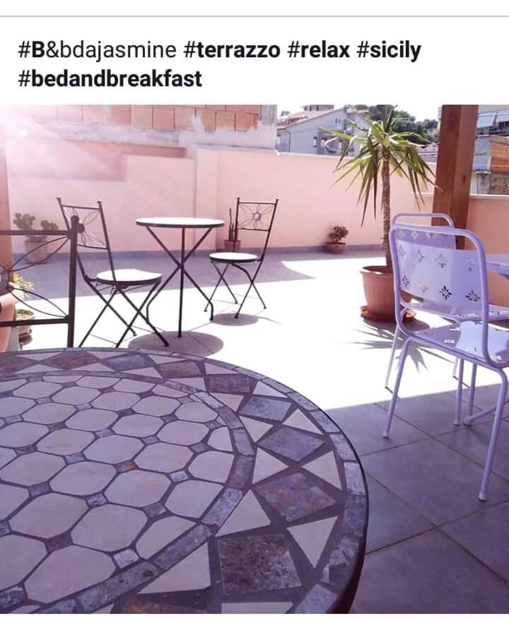 B & B Jasmine Santa Teresa di Riva Kültér fotó