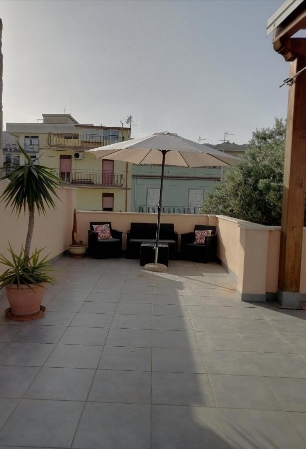 B & B Jasmine Santa Teresa di Riva Kültér fotó