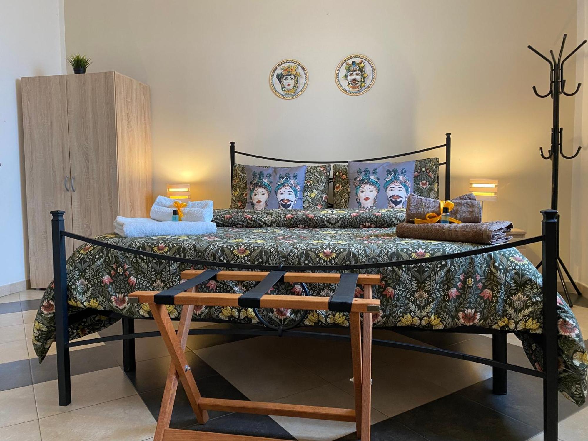 B & B Jasmine Santa Teresa di Riva Kültér fotó